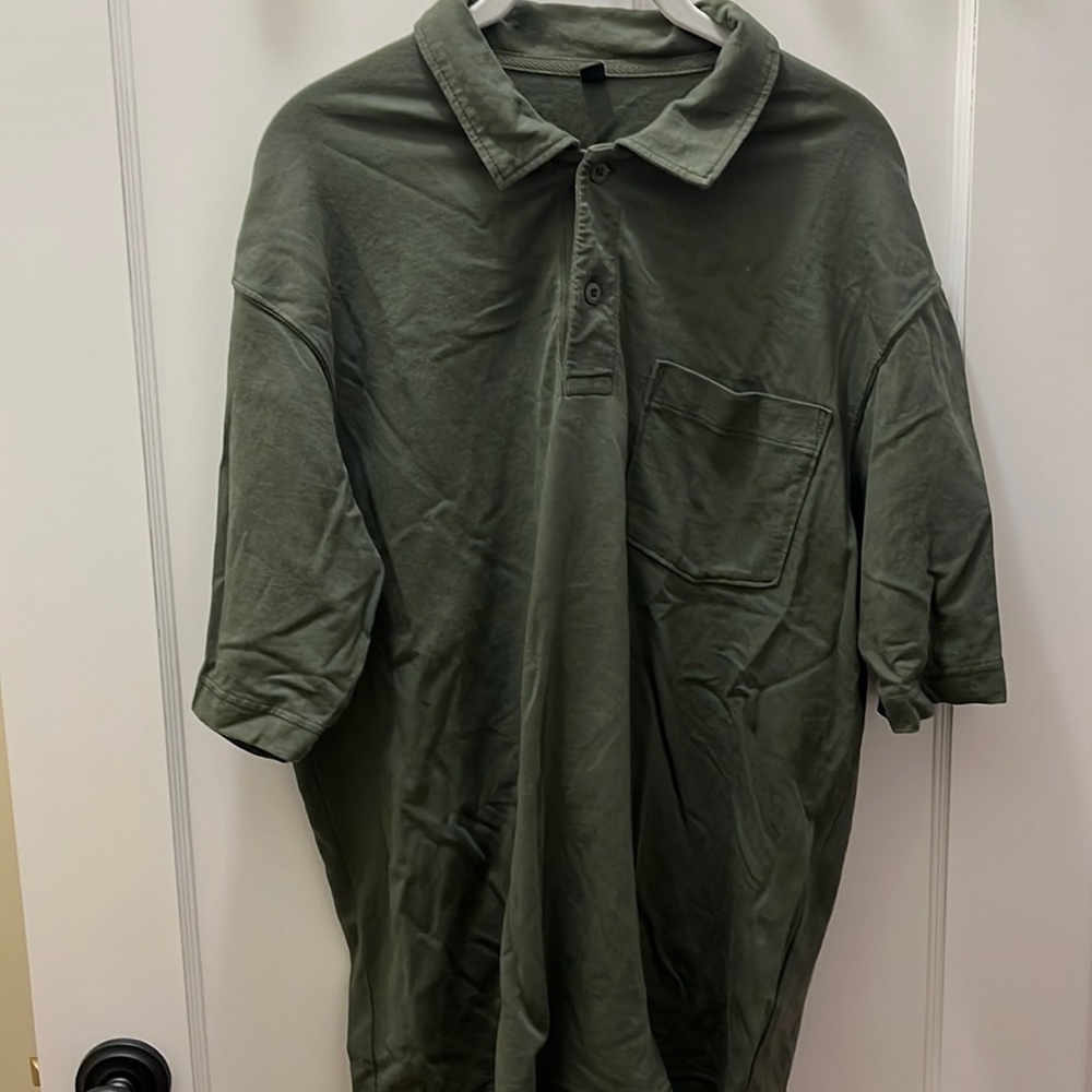 Uniqlo men’s forest green golf shirt Size M
